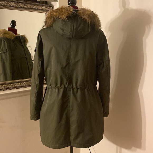 Tommy Hilfiger lined Parka with zipper hood and adjustable drawstring waist. - Picture 3 of 6